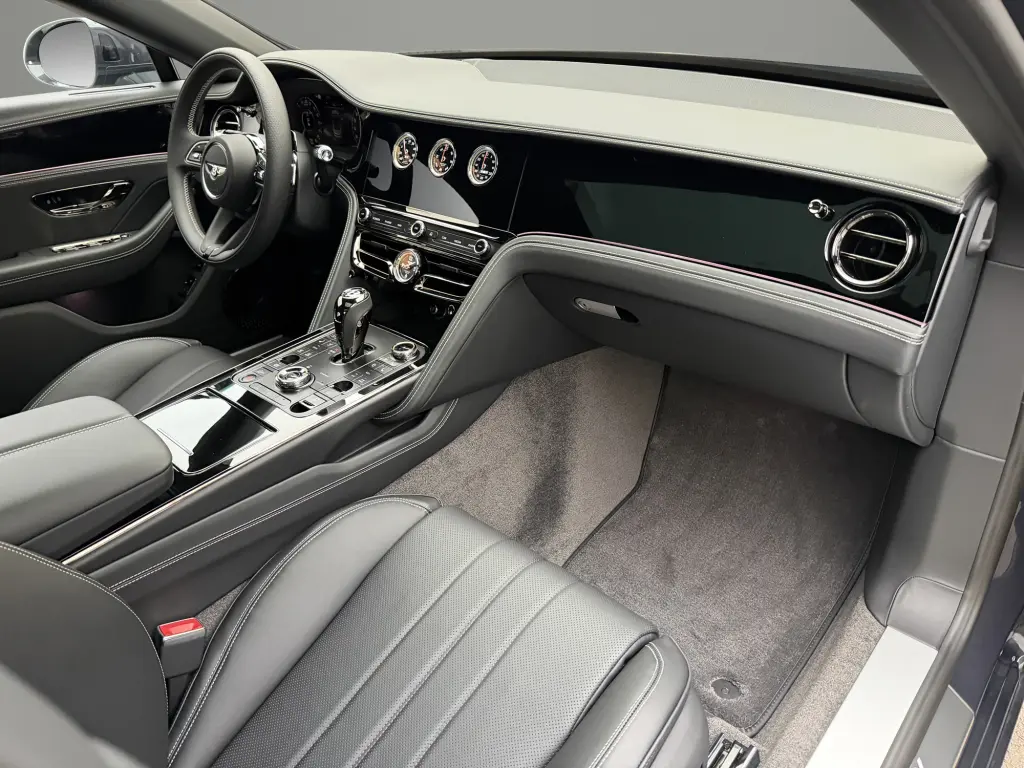 Image for 2026 Flying Spur V8 Hybrid at position 2