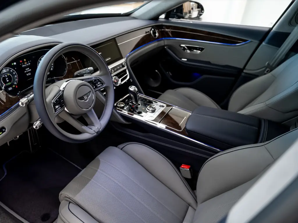 Image for 2026 Flying Spur V8 Hybrid at position 2