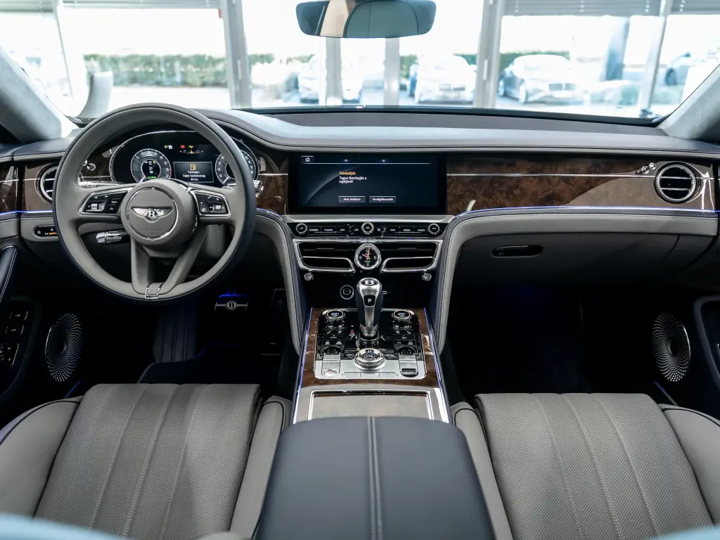 Image for 2026 Flying Spur V8 Hybrid at position 4