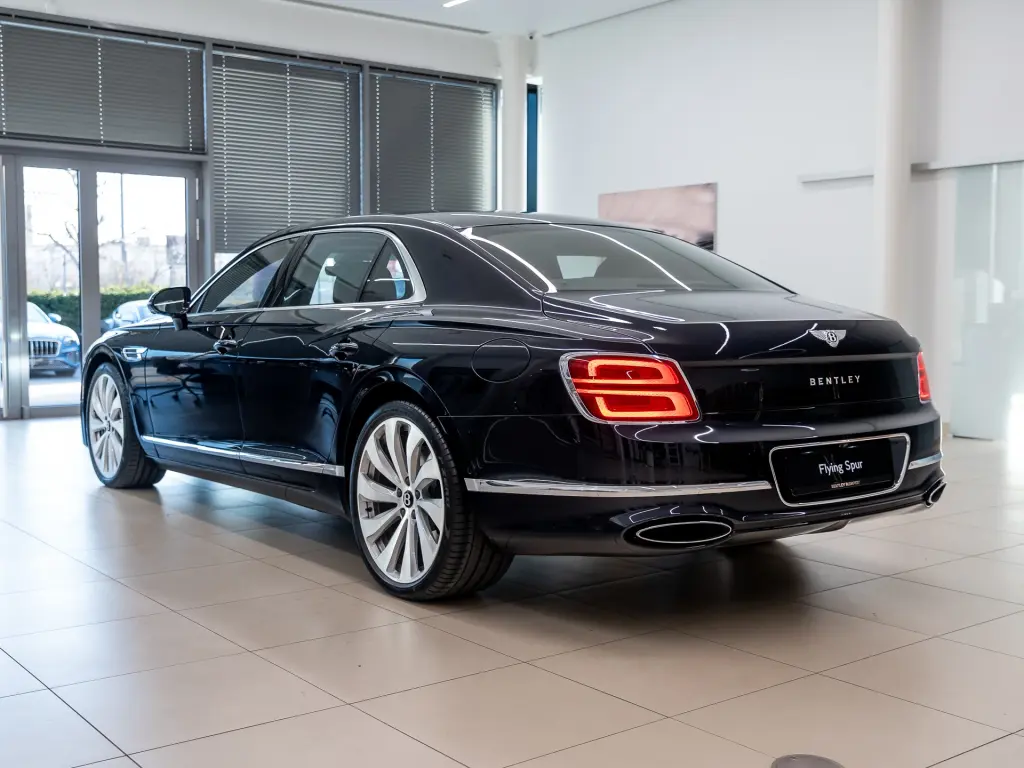 Image for 2026 Flying Spur V8 Hybrid at position 3