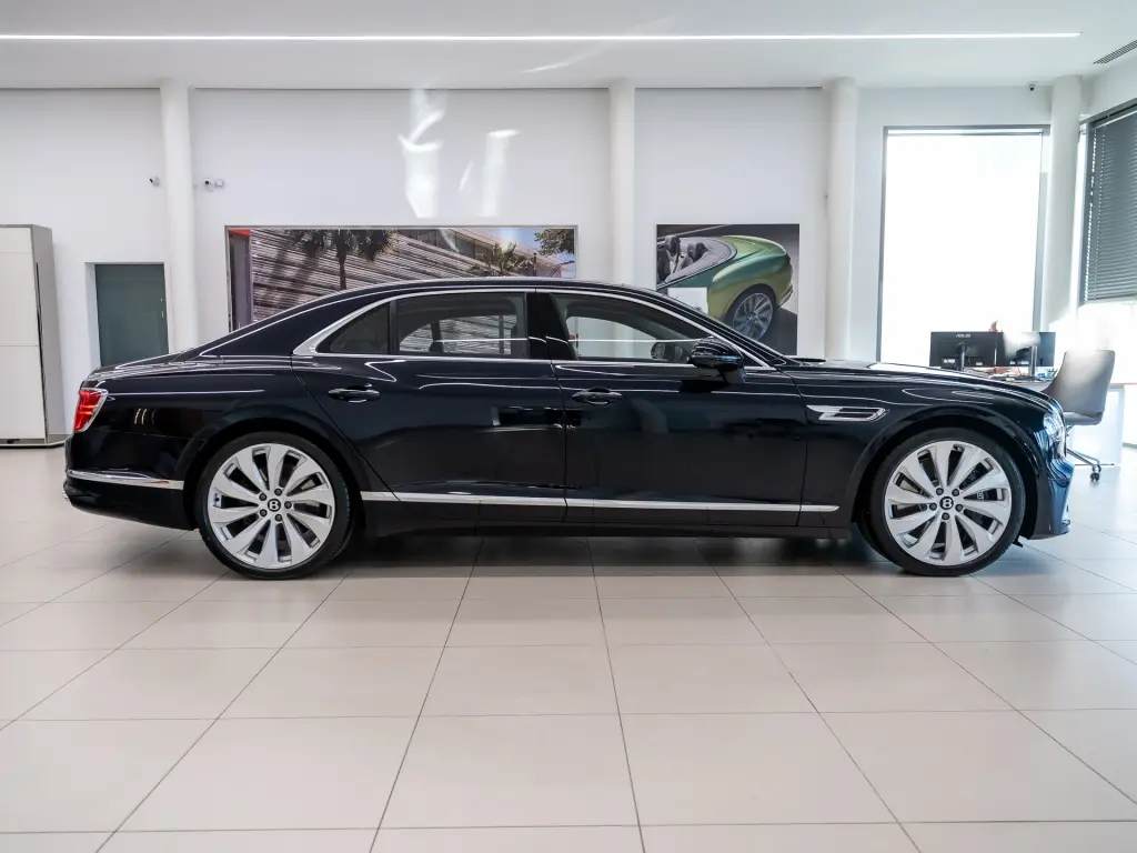 Image for 2026 Flying Spur V8 Hybrid at position 5