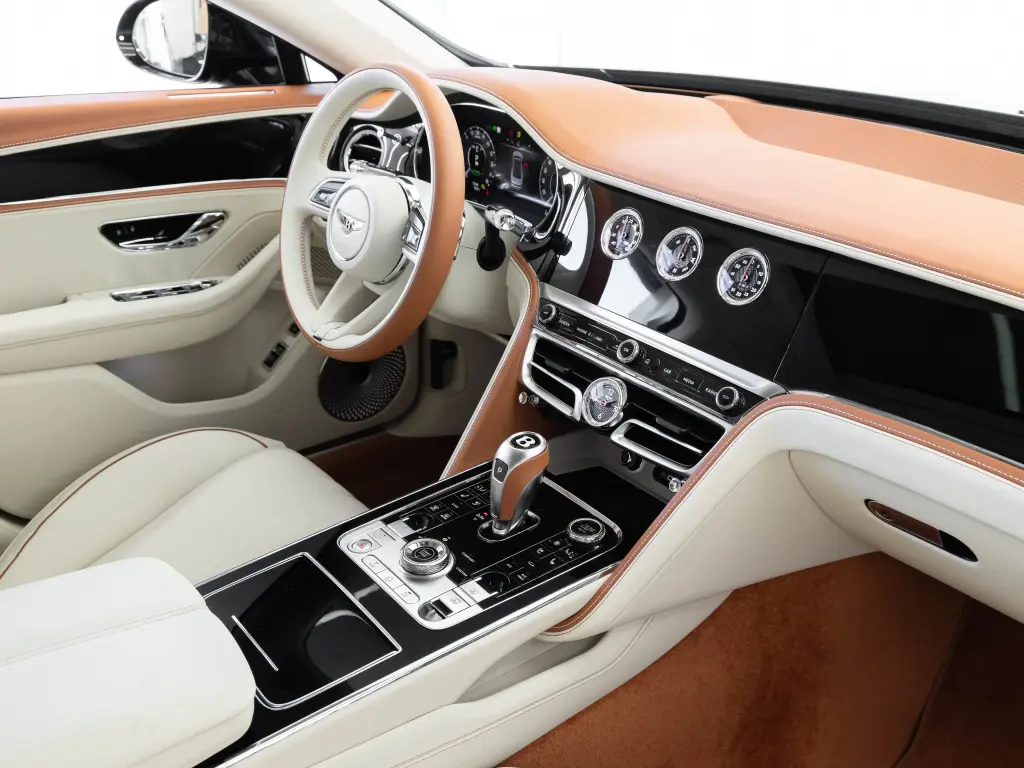 Image for 2026 Flying Spur V8 Hybrid at position 2
