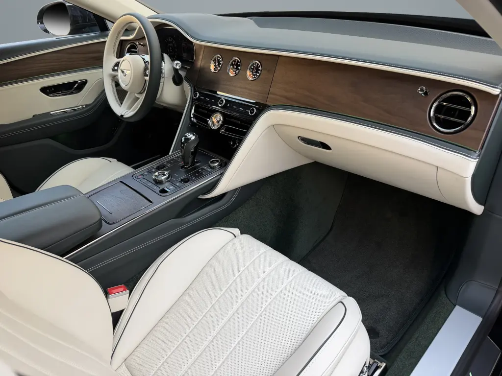 Image for 2026 Flying Spur V8 Hybrid at position 2