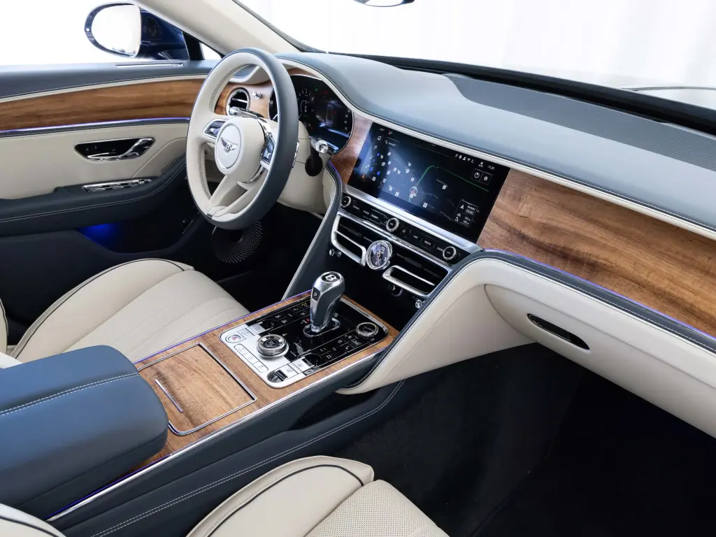 2026 Flying Spur V8 Hybrid vehicle image