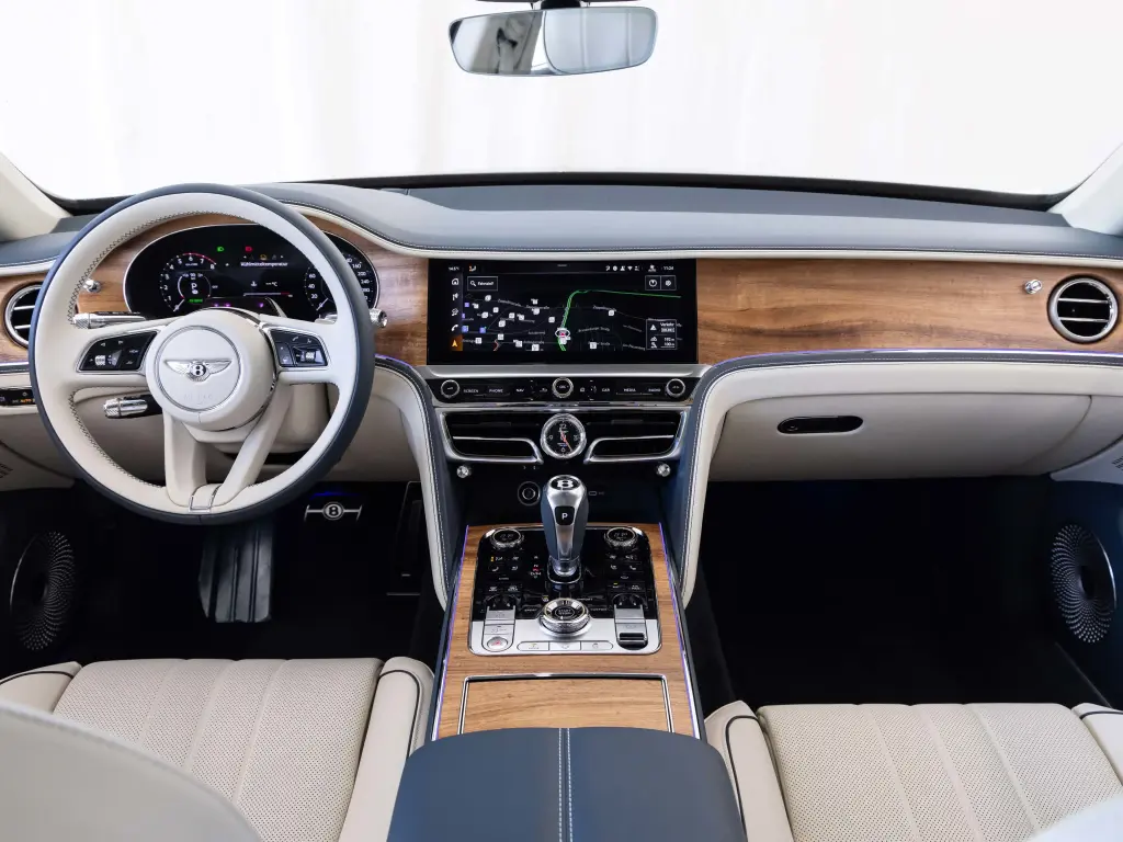 2026 Flying Spur V8 Hybrid vehicle image