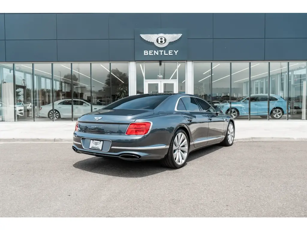 Image for 2026 Flying Spur V8 Hybrid at position 3