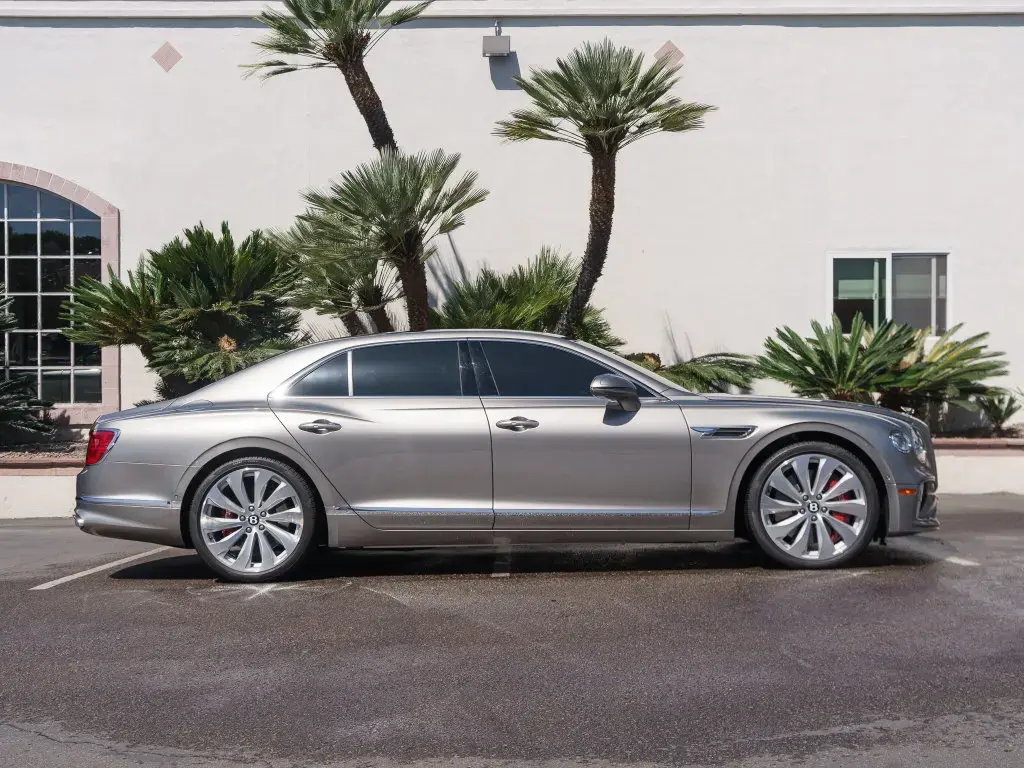 Image for 2026 Flying Spur V8 Hybrid at position 5