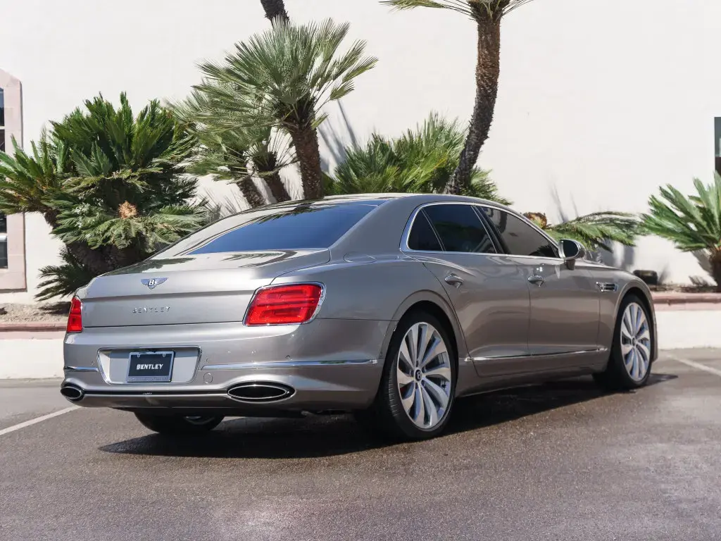Image for 2026 Flying Spur V8 Hybrid at position 3