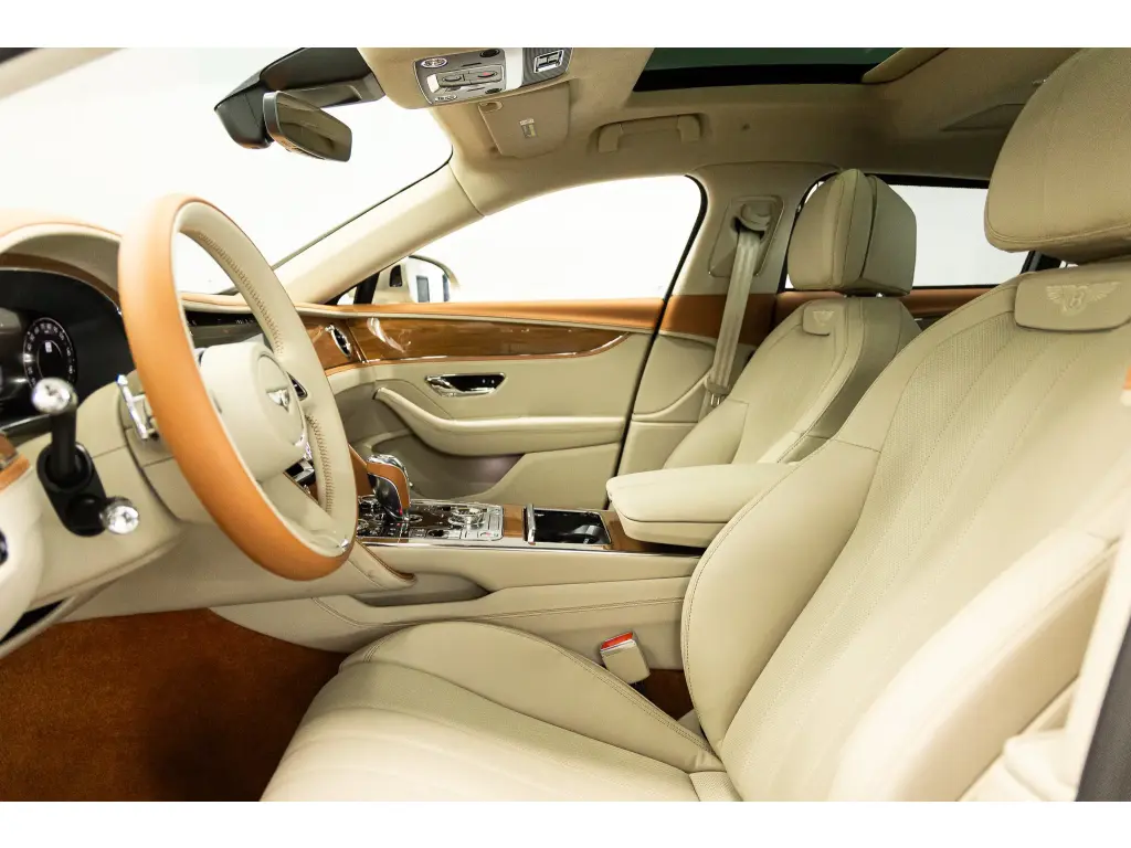 Image for 2026 Flying Spur V8 Hybrid at position 2