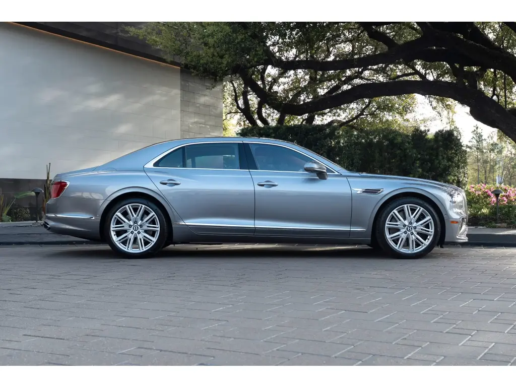 Image for 2026 Flying Spur V8 Hybrid at position 5