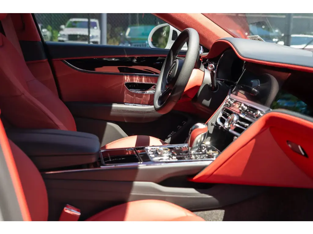 Image for 2026 Flying Spur V8 Hybrid at position 2