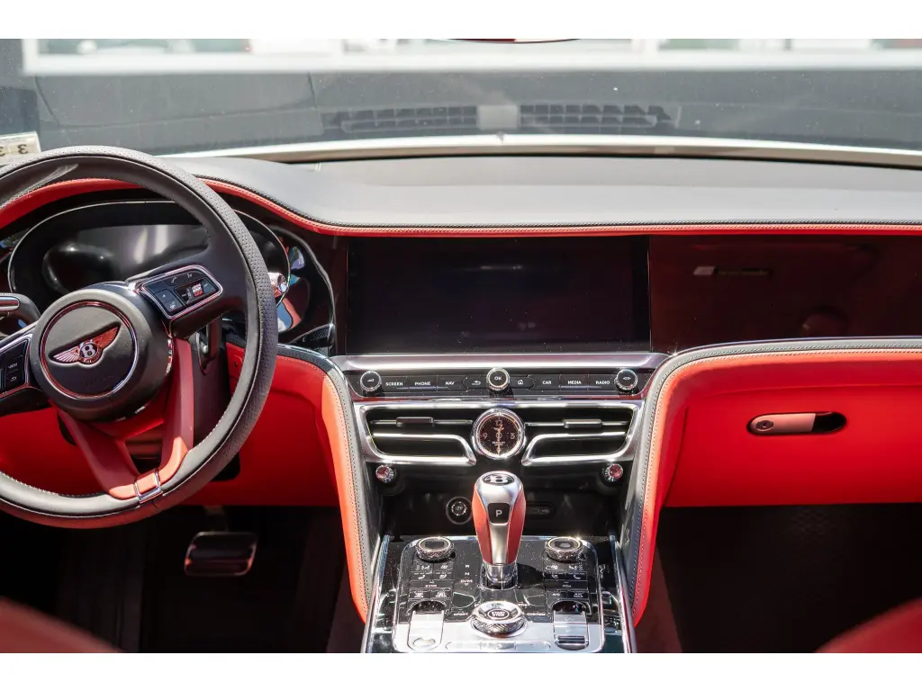 Image for 2026 Flying Spur V8 Hybrid at position 4