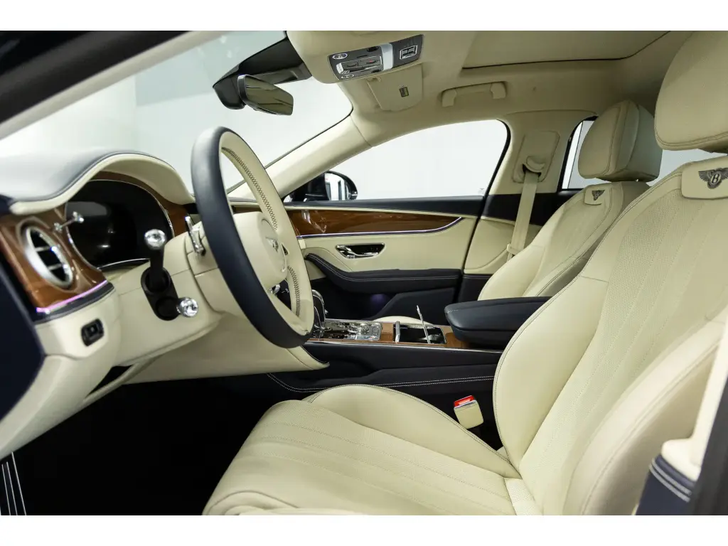 Image for 2026 Flying Spur V8 Hybrid at position 2