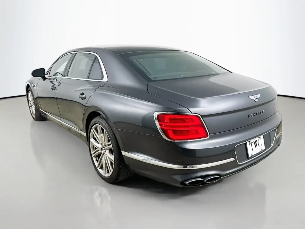 Image for 2022 Flying Spur V8 at position 3