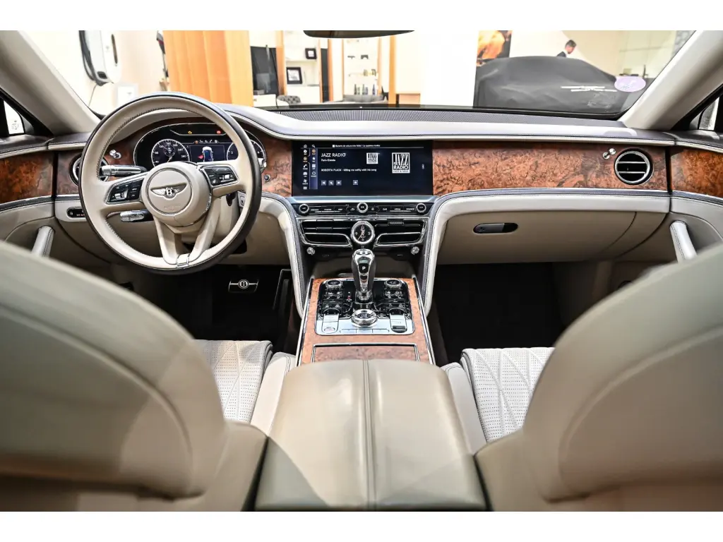 Image for 2022 Flying Spur V8 at position 4