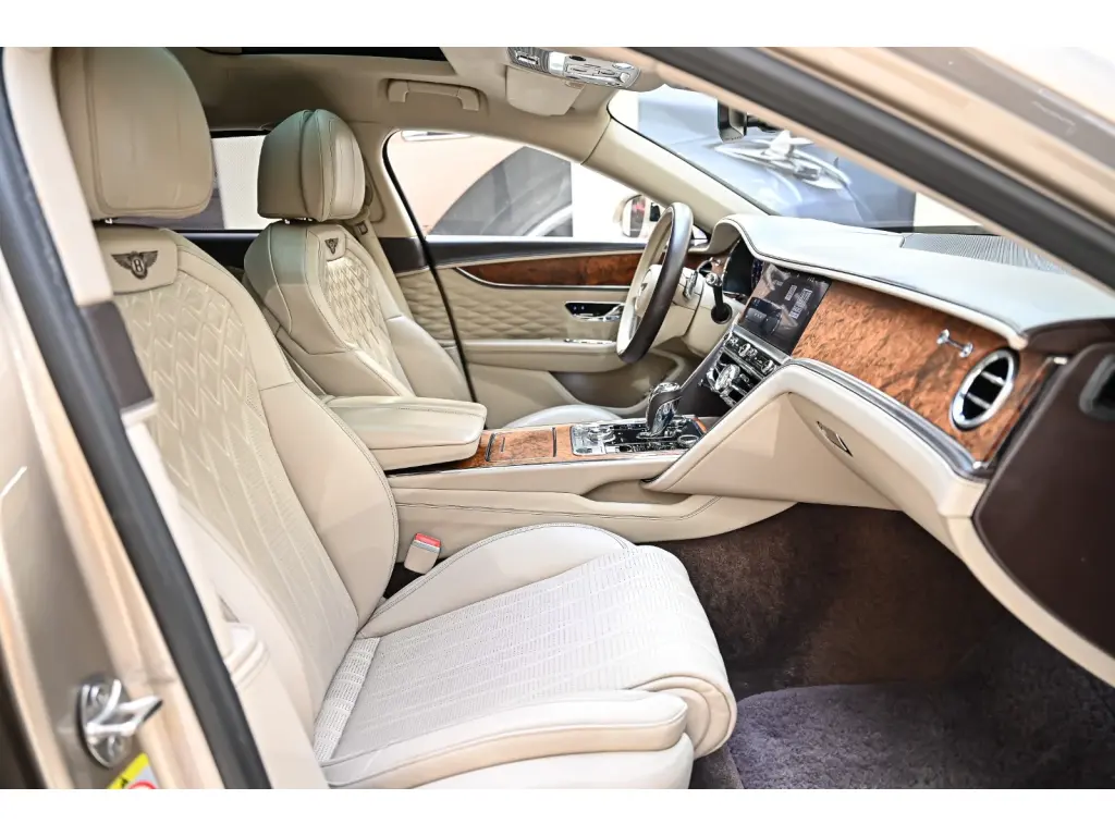 Image for 2022 Flying Spur V8 at position 2