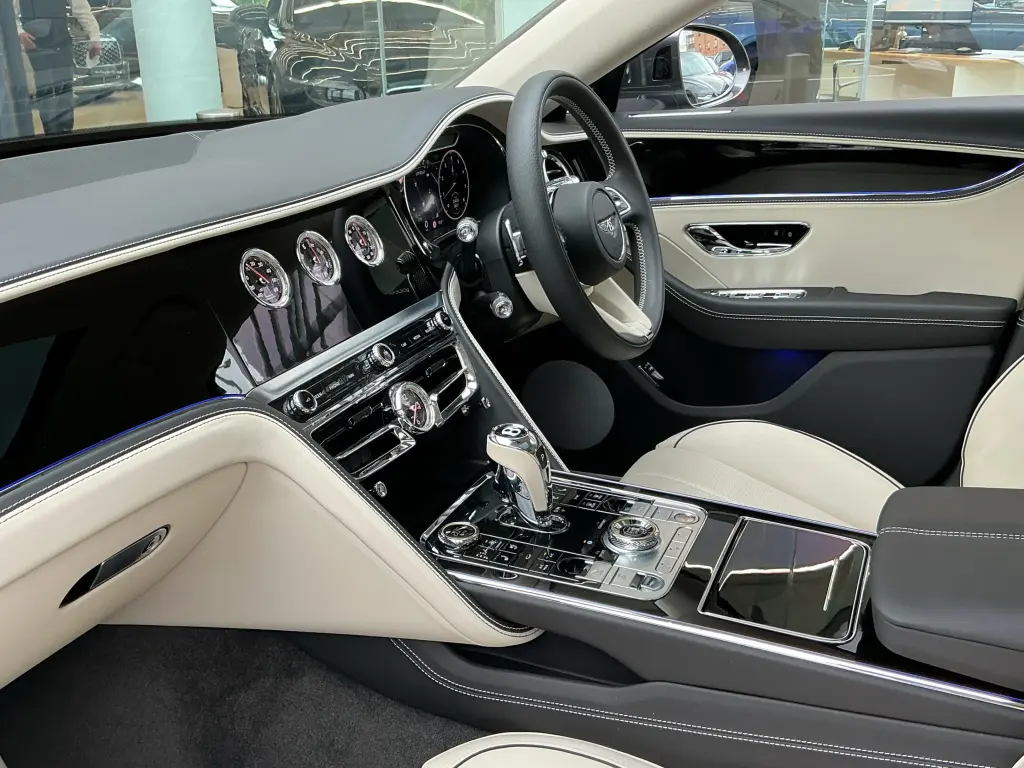Image for 2023 Flying Spur V8 at position 2