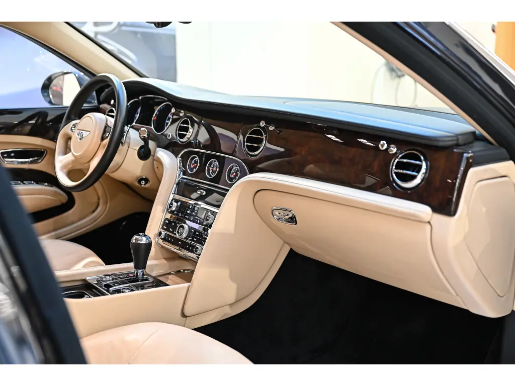 Image for 2011 Mulsanne V8 at position 4