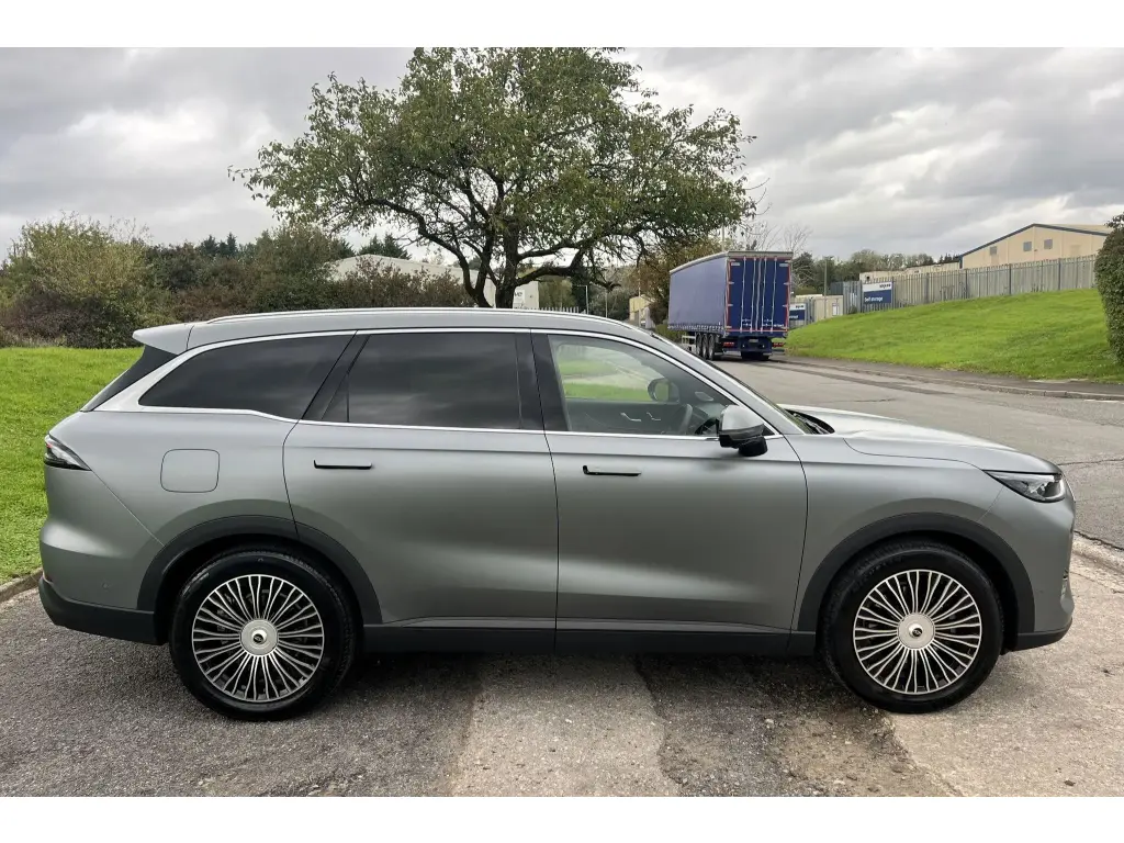 Image for 2026 TIGGO 9 Summit Super Hybrid at position 5
