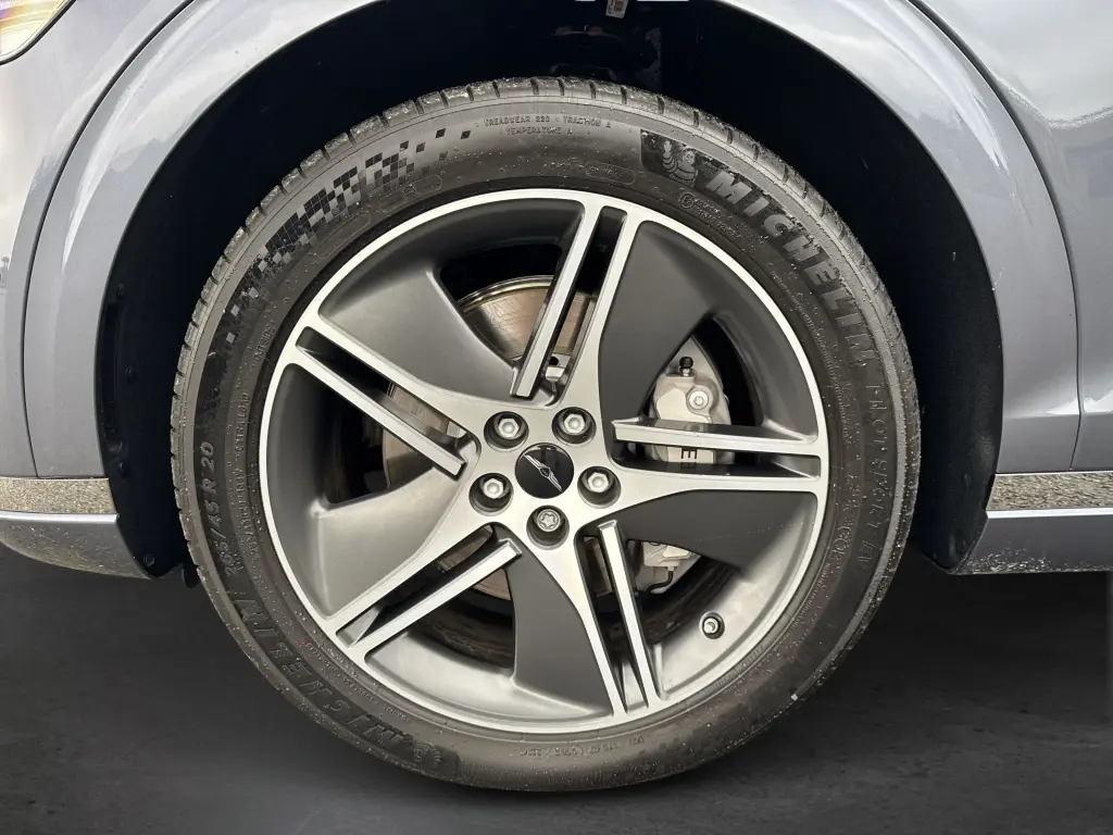 2025 Electrified GV70 Dynamic