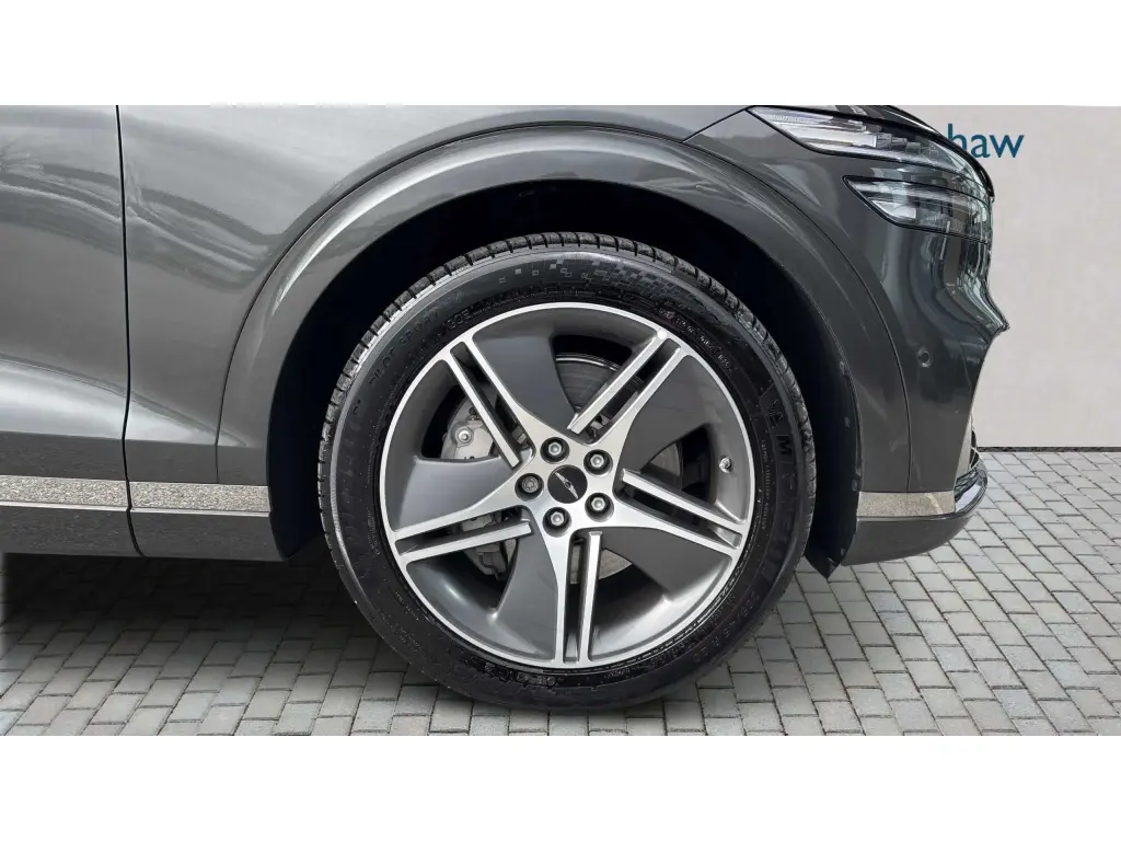 2025 Electrified GV70 Dynamic