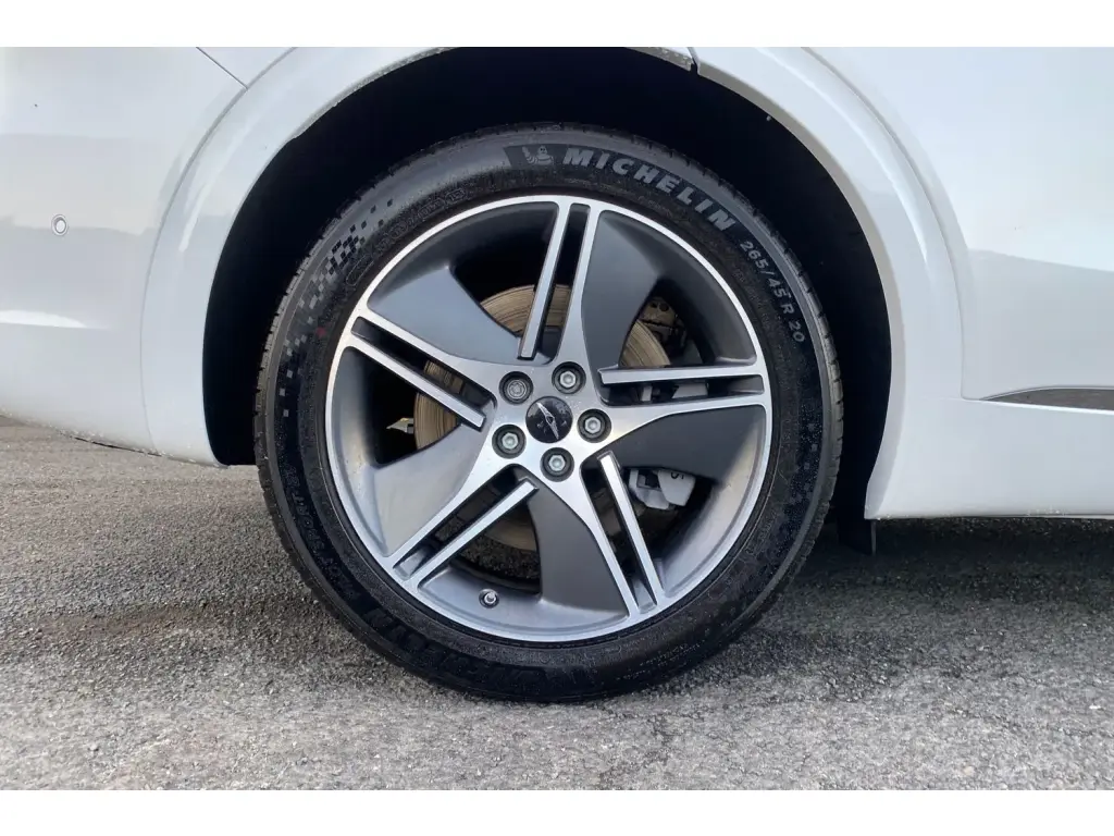 2025 Electrified GV70 Dynamic