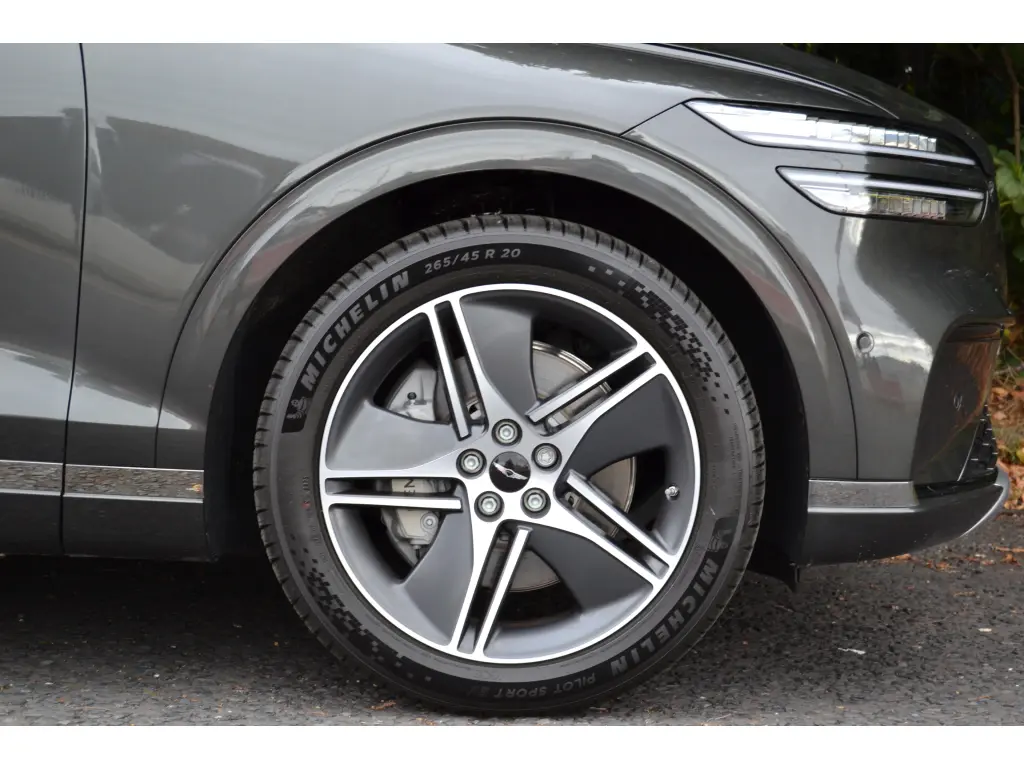 Electrified GV70 Dynamic