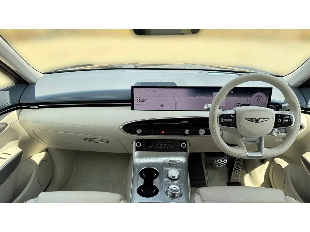 2025 Electrified GV70 Dynamic