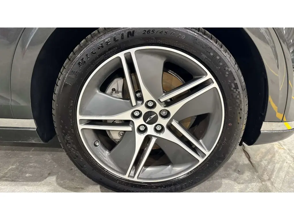 2025 Electrified GV70 Dynamic
