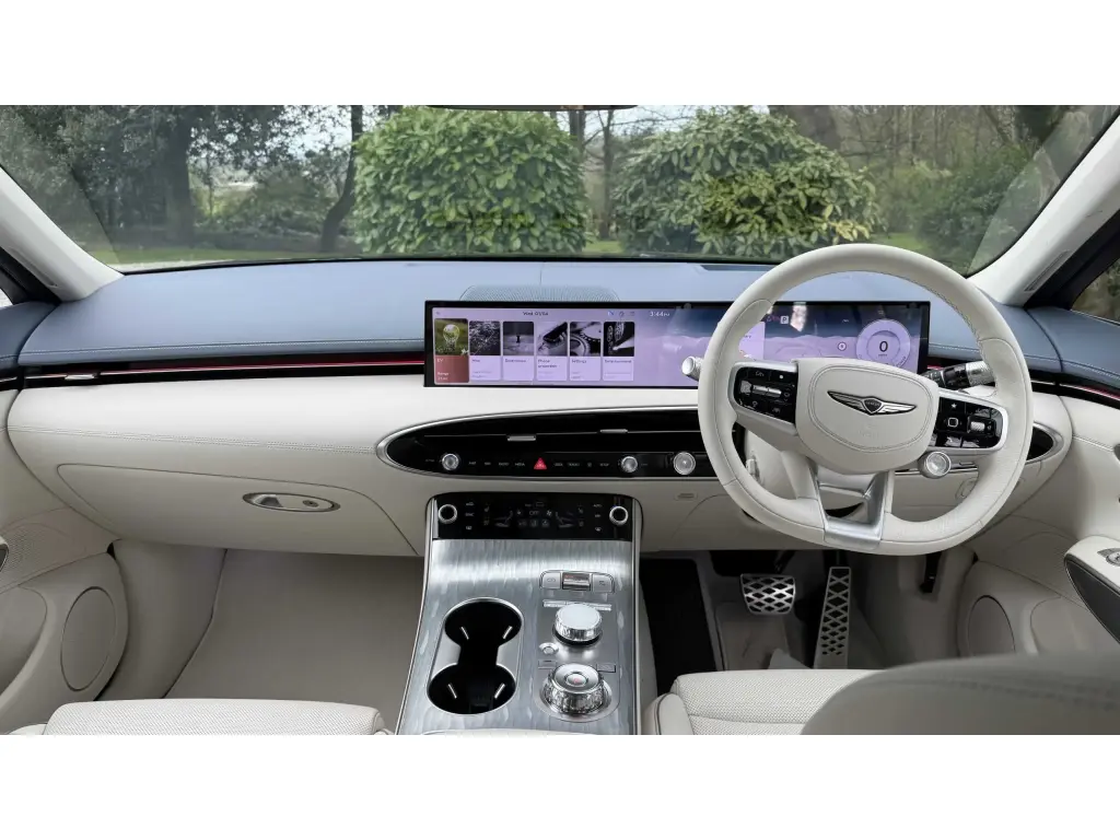 2025 Electrified GV70 Luxury