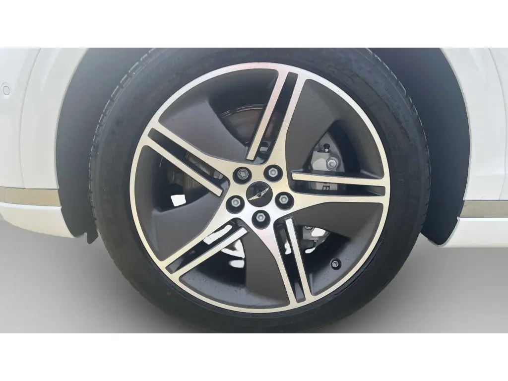 2025 Electrified GV70 Luxury