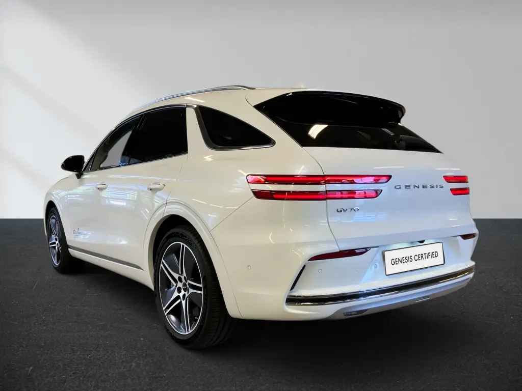 2025 Electrified GV70 Luxury