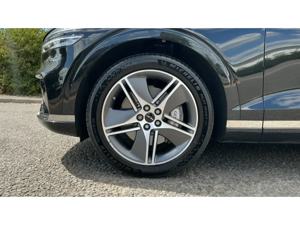 Electrified GV70 Luxury