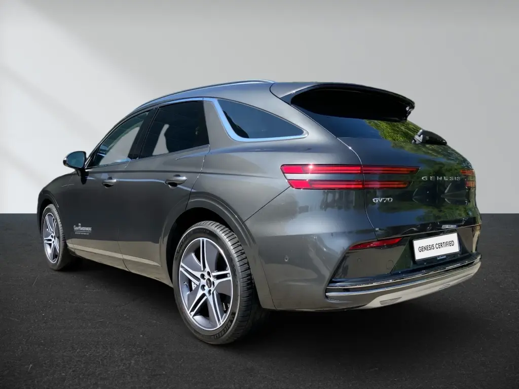 2025 Electrified GV70 Luxury