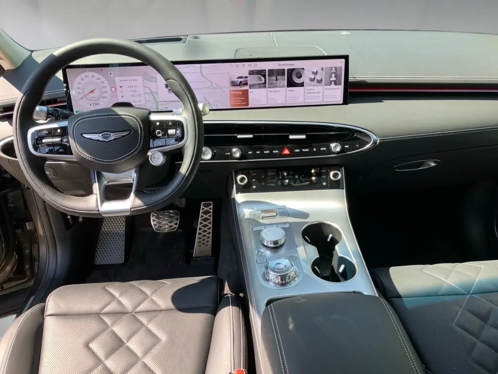 2025 Electrified GV70 Luxury