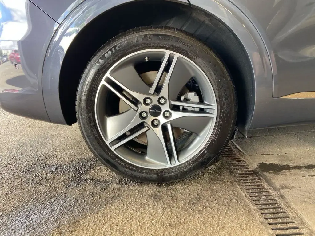 2025 Electrified GV70 Luxury