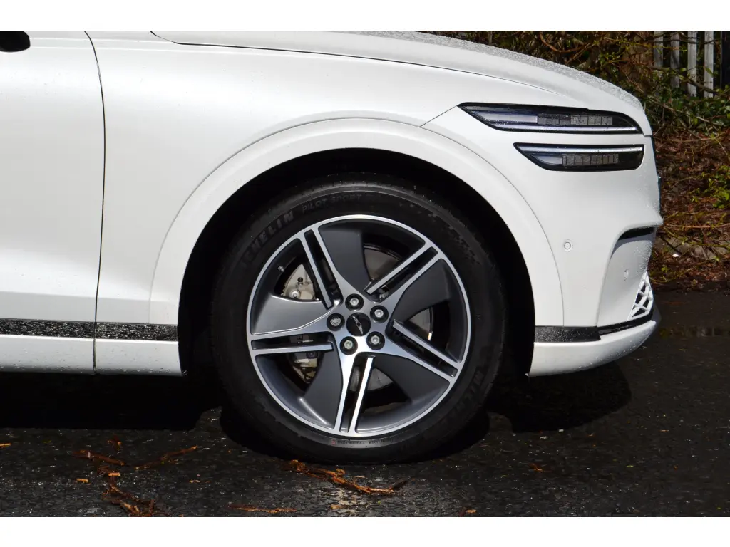 Electrified GV70 Luxury
