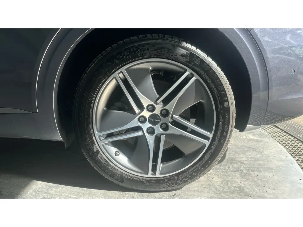2025 Electrified GV70 Luxury