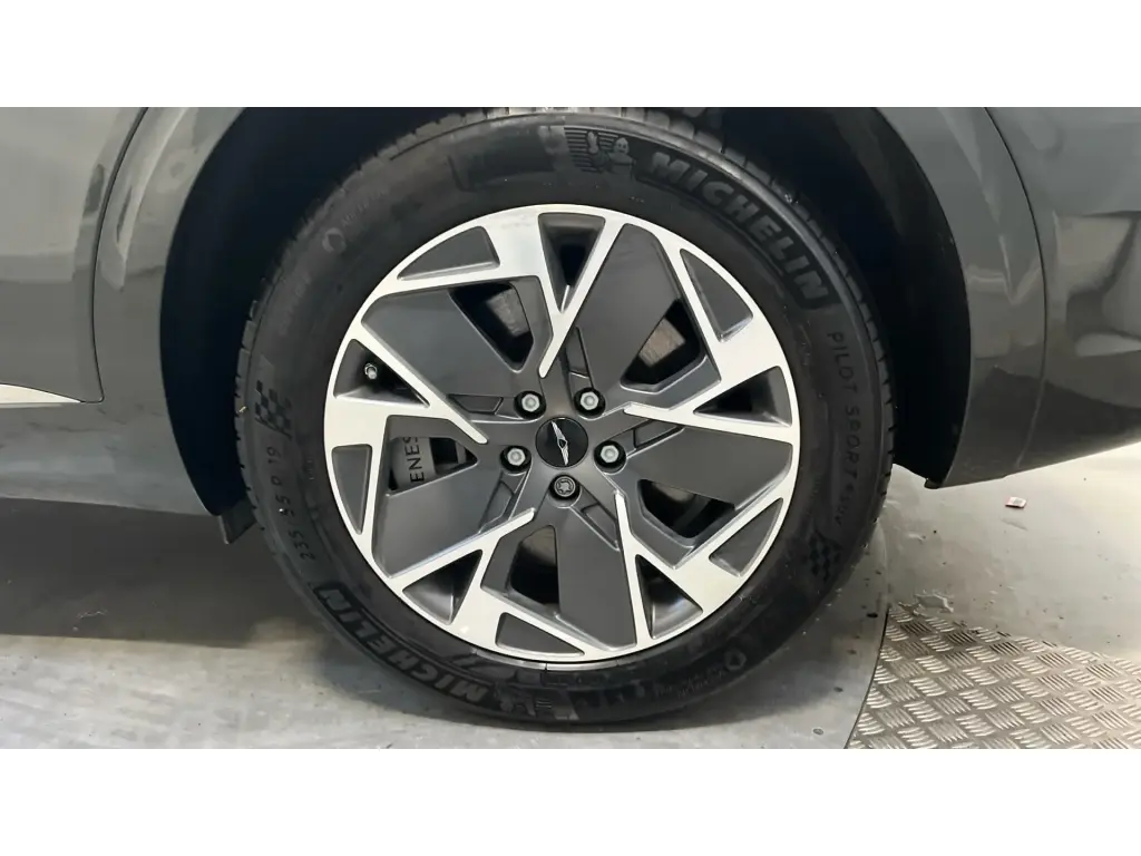 2025 Electrified GV70 Pure