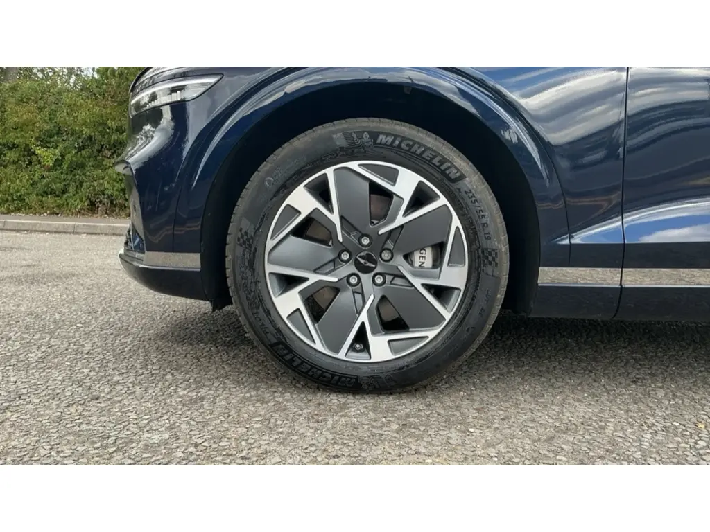 Electrified GV70 Pure