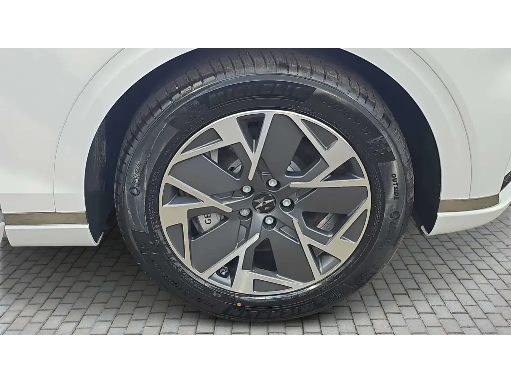 2025 Electrified GV70 Pure