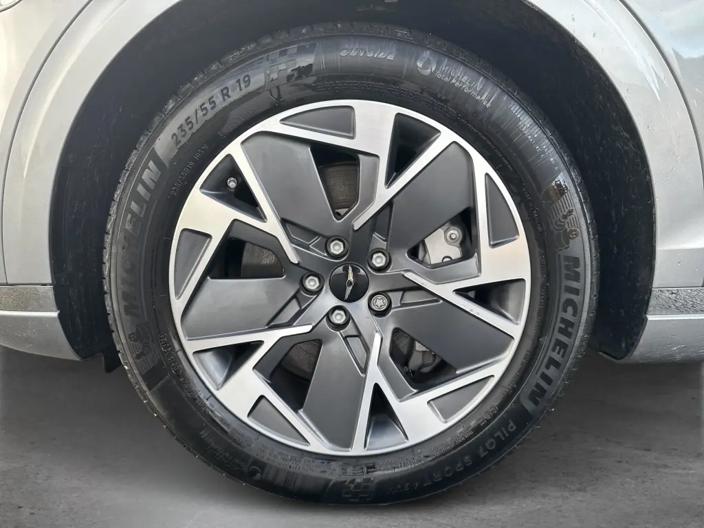 2025 Electrified GV70 Pure