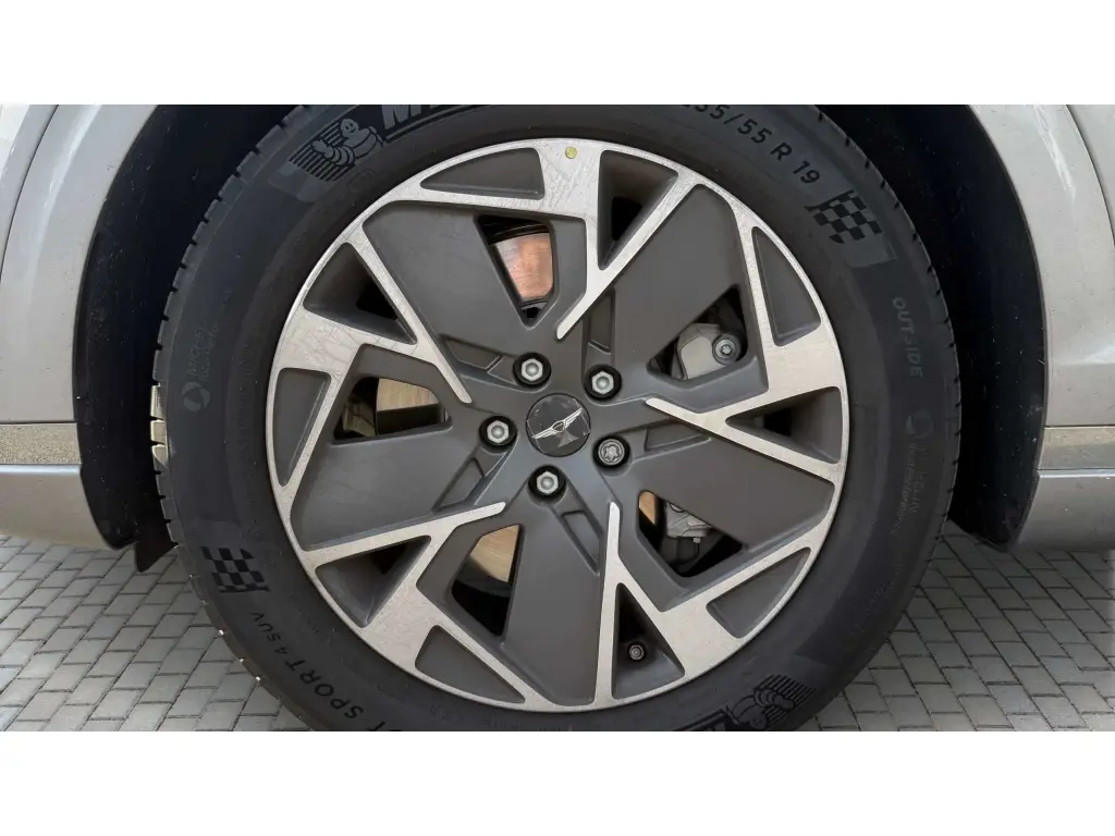 2025 Electrified GV70 Pure