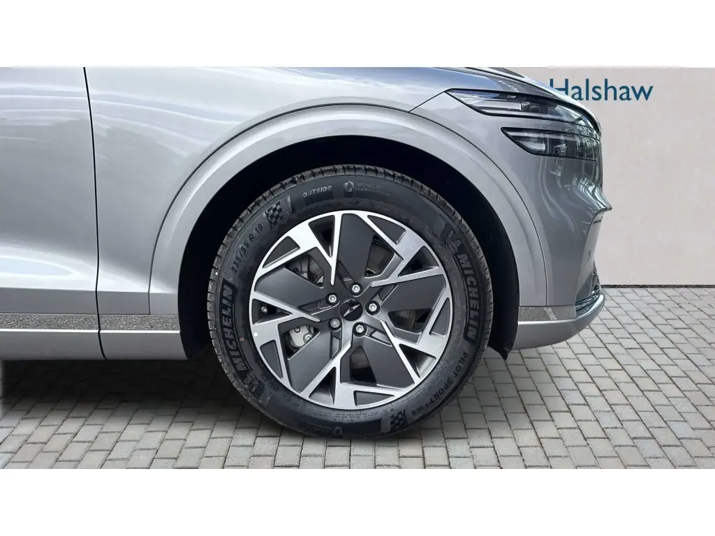 2025 Electrified GV70 Pure