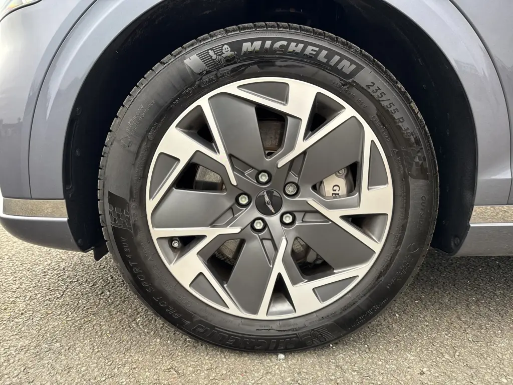 Electrified GV70 Pure