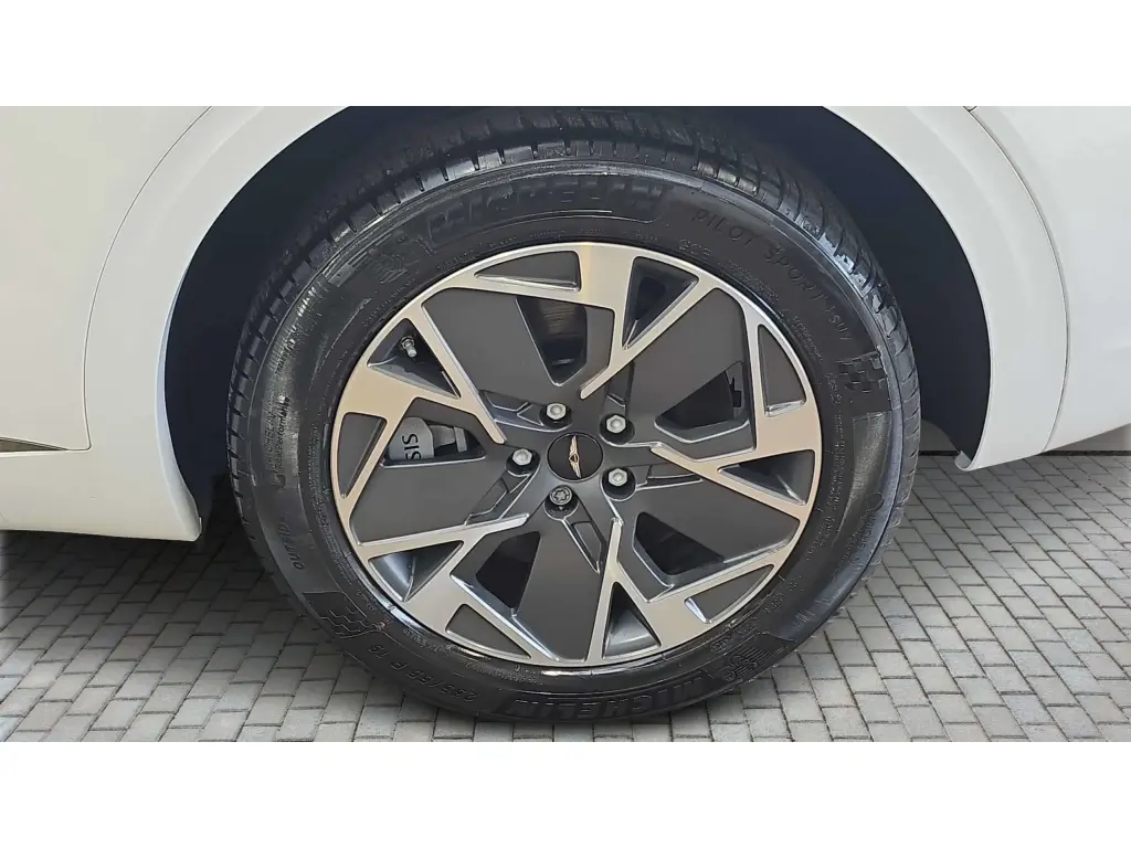 2025 Electrified GV70 Pure
