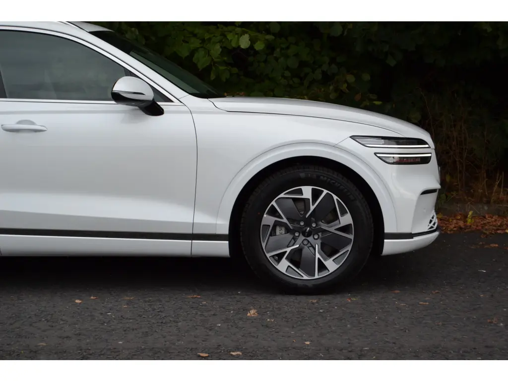 Electrified GV70 Pure