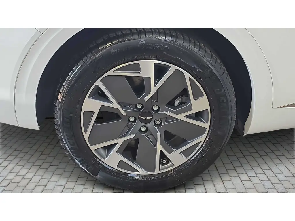 2025 Electrified GV70 Pure