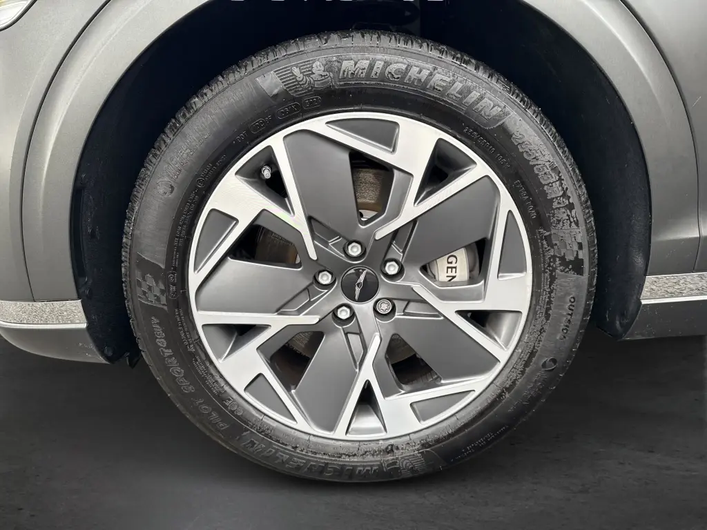 Electrified GV70 Pure