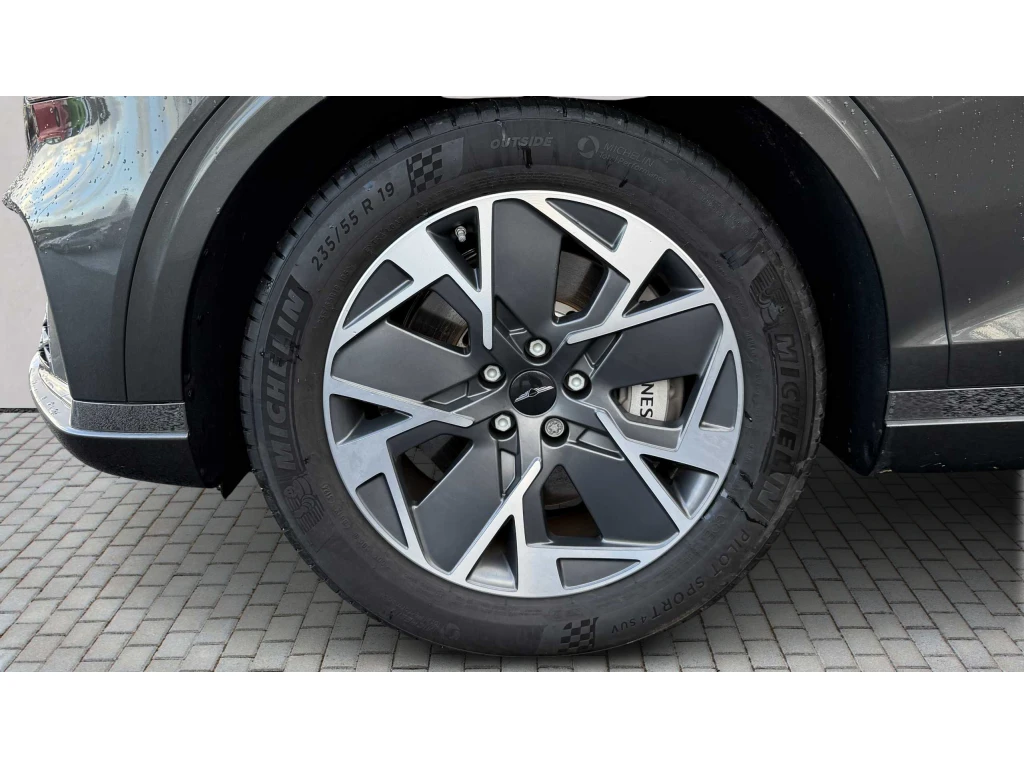 2025 Electrified GV70 Pure